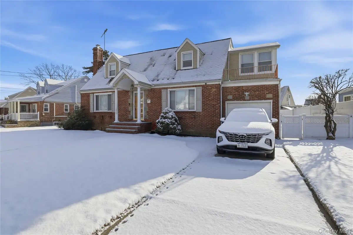 17 Standish Road, Valley Stream, NY 11580 - #1