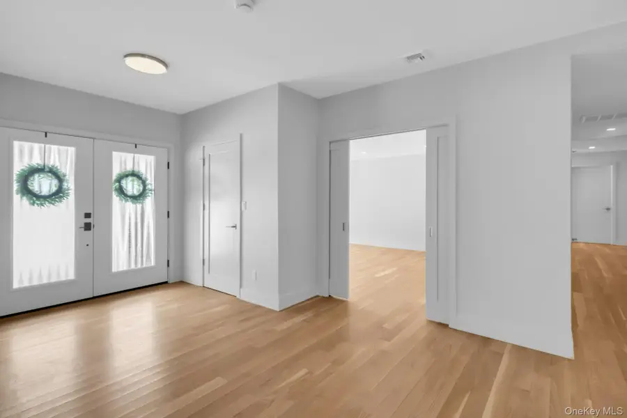 4 Northwood Court, Woodbury, NY 11797 - #3