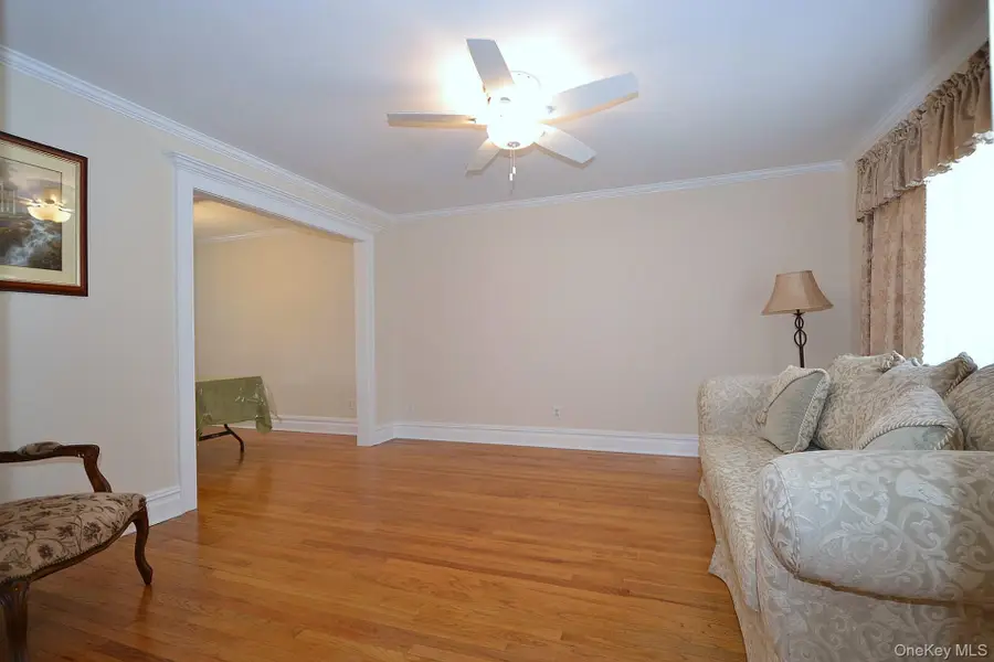 9 Agnes Court, Melville, NY 11747 - #3