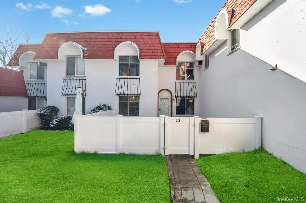 754 Blue Ridge Drive, Medford, NY 11763 - Image #1