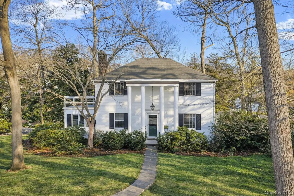 61 Squirrel Hill Road, East Hills, NY 11577 - #1