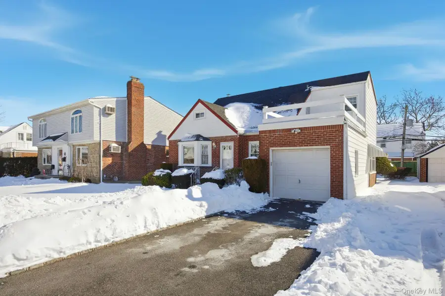 54 Aberdeen Road, New Hyde Park, NY 11040 - #3