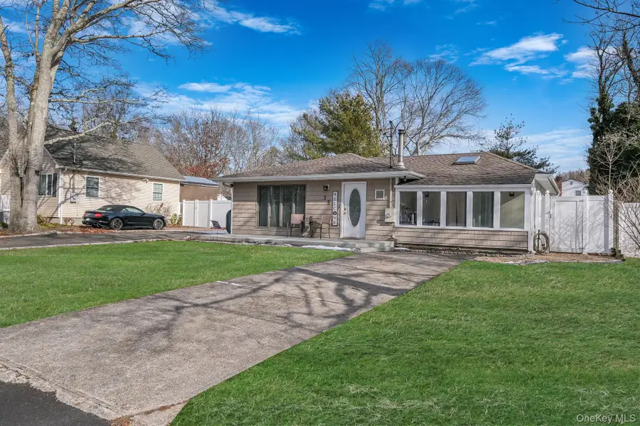 35 Strafford Street, Mastic, NY 11950 - Image #2