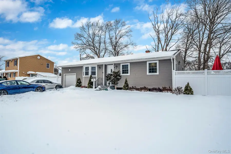 9 Amfer Court, Bay Shore, NY 11706 - Image #3