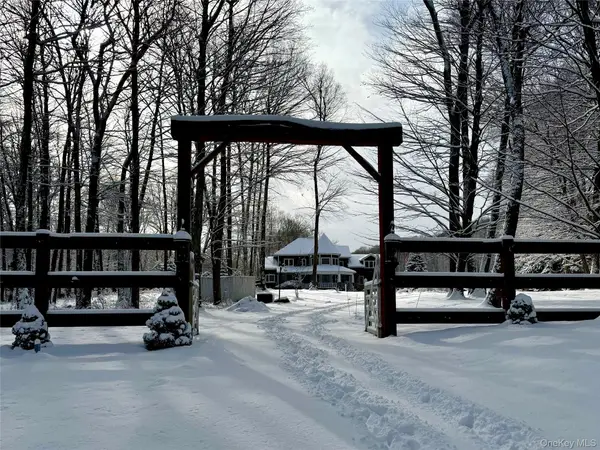 1081 E Mountain Road S, Cold Spring, NY 10516