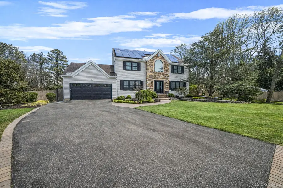 19 Lindsey Place, Holbrook, NY 11741 - #3