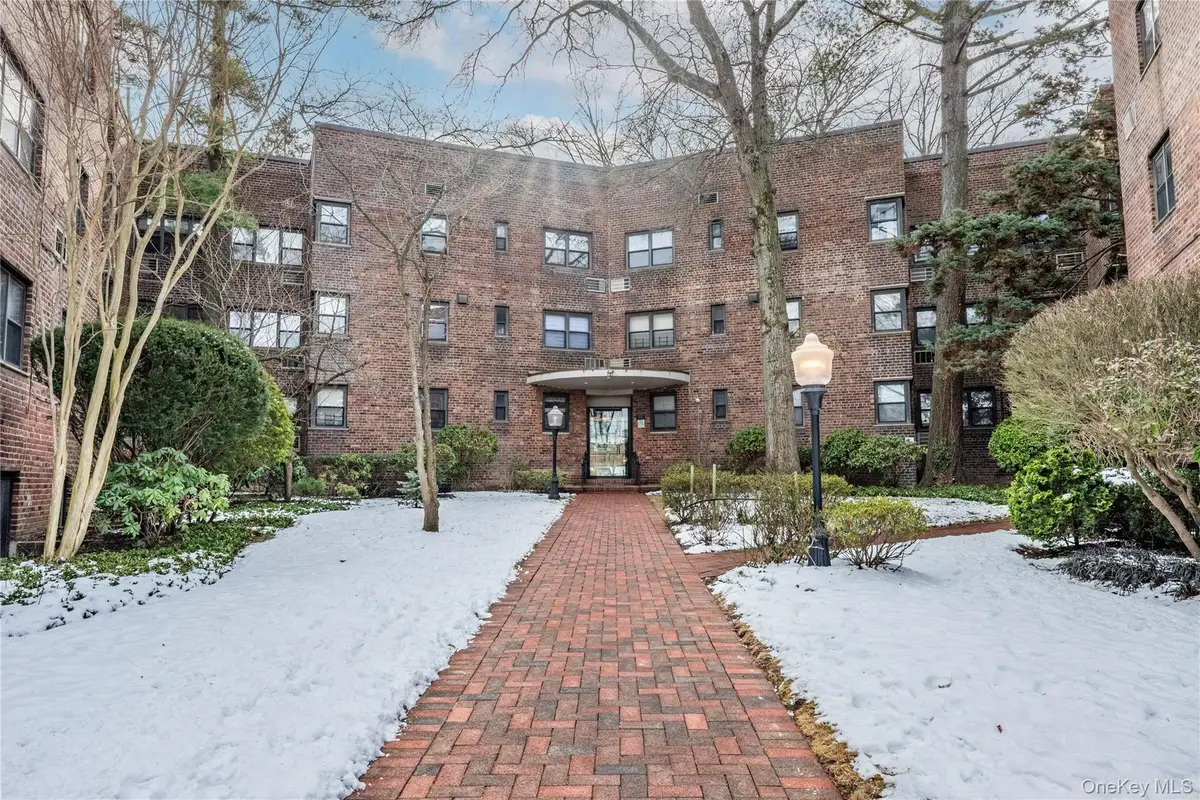 50 Brompton Road #2H, Great Neck, NY 11021 - Image #1