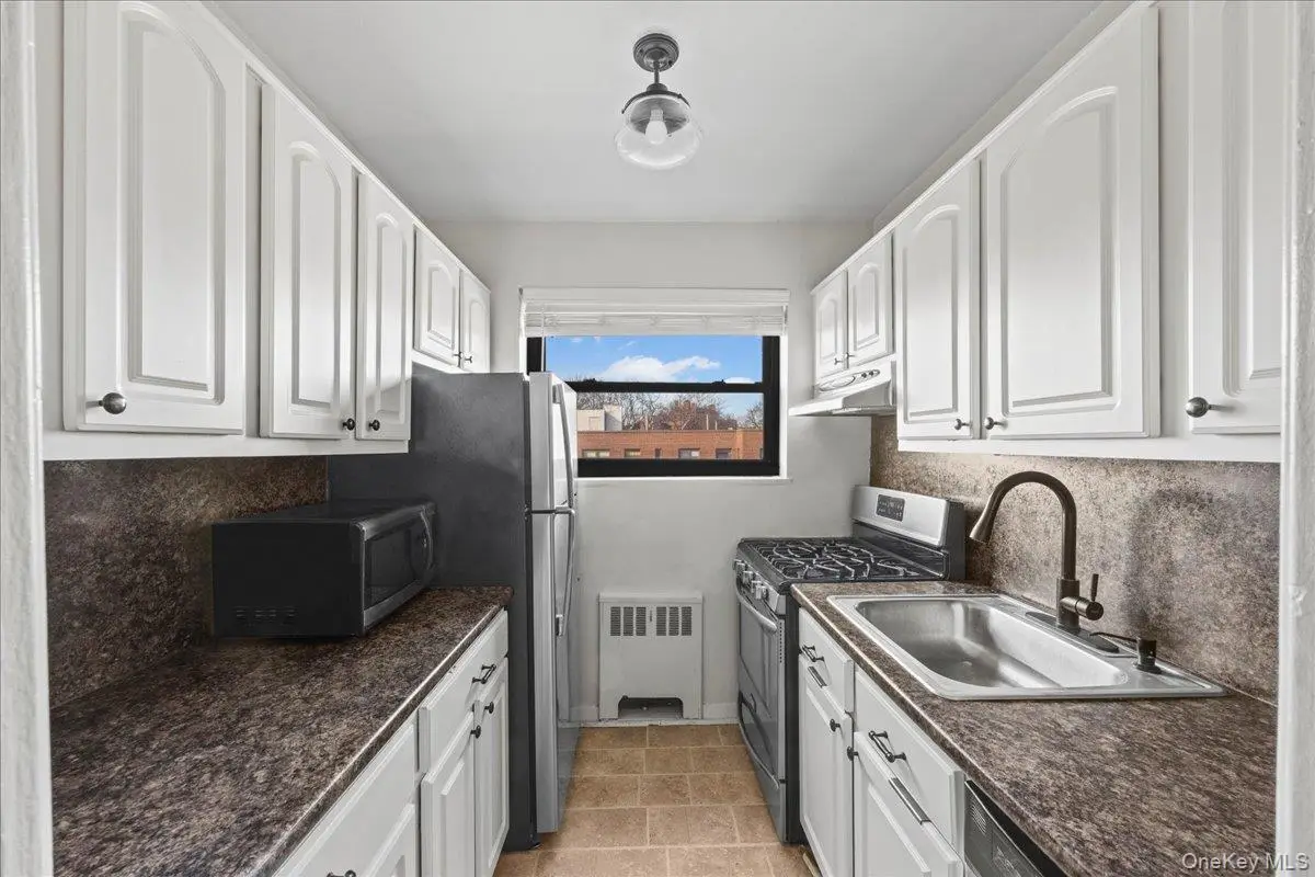 20 Shady Glen Court #3A, New Rochelle, NY 10805 - Image #1