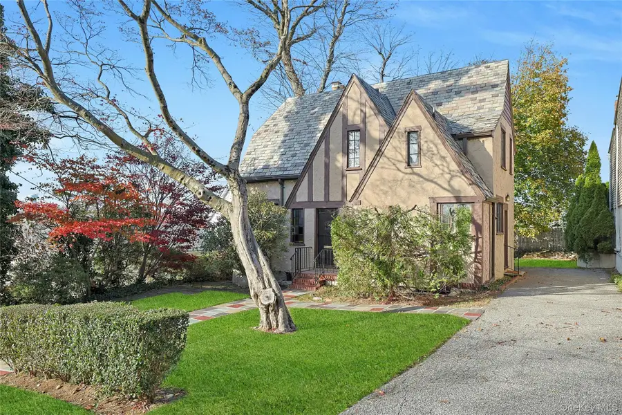 19 Surrey Lane, Yonkers, NY 10710 - Image #3