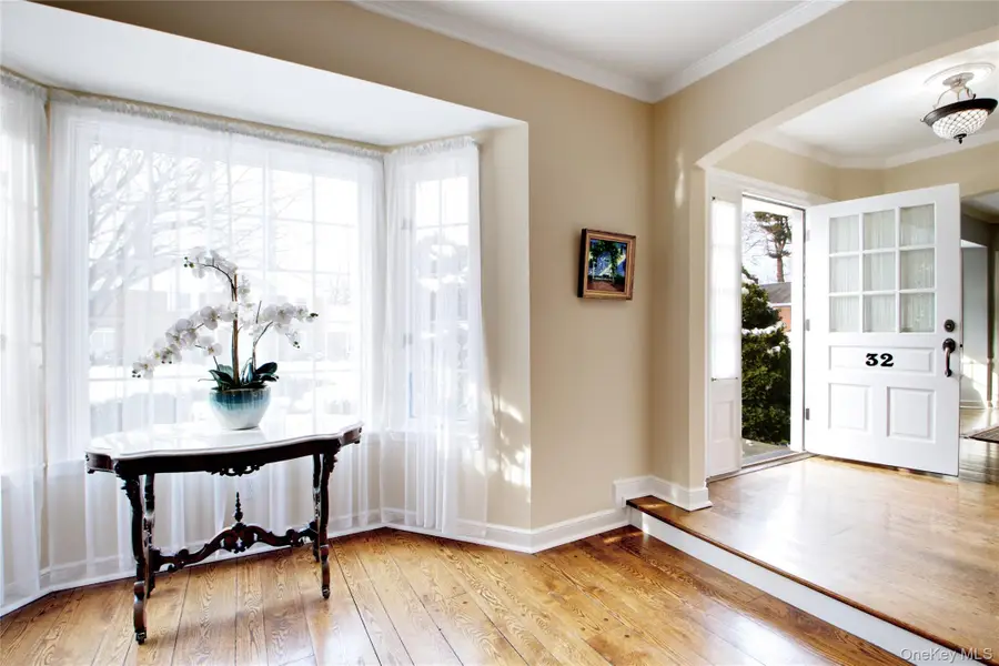 32 Barnard Place, Manhasset, NY 11030 - #2