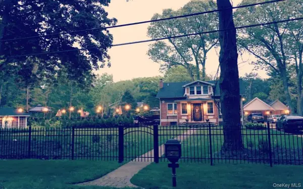 21 Masem Court, Medford, NY 11763