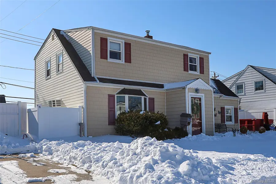 70 Corncrib Lane, Levittown, NY 11756 - Image #2
