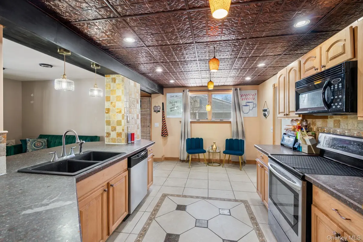 42 Beechwood Park, Poughkeepsie, NY 12601 - Image #1