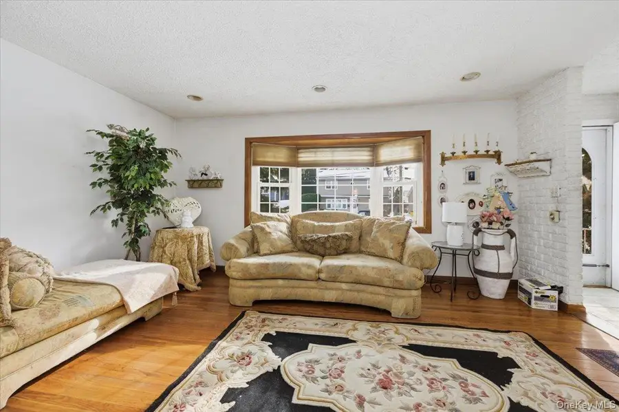 21 Chestnut Street, Massapequa, NY 11758 - Image #3