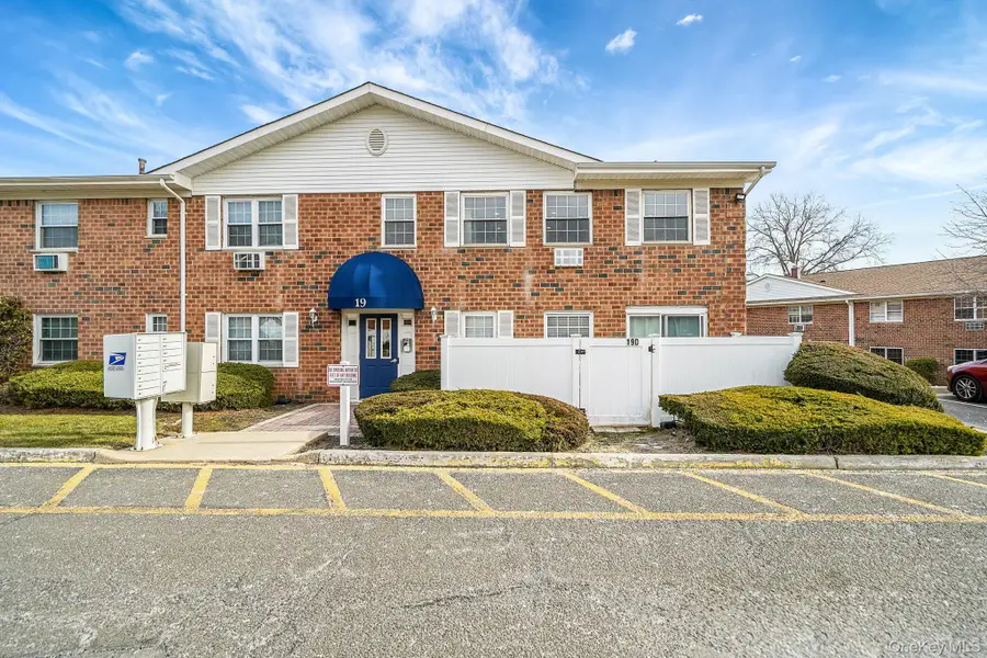 460 Old Town Road #19H, Port Jefferson Station, NY 11776 - Image #2