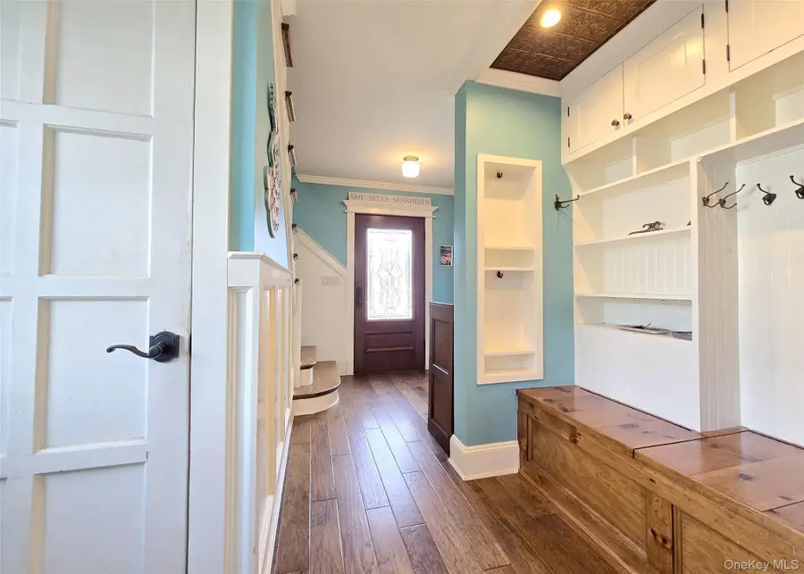 410 Greene Avenue, Sayville, NY 11782 - Image #2