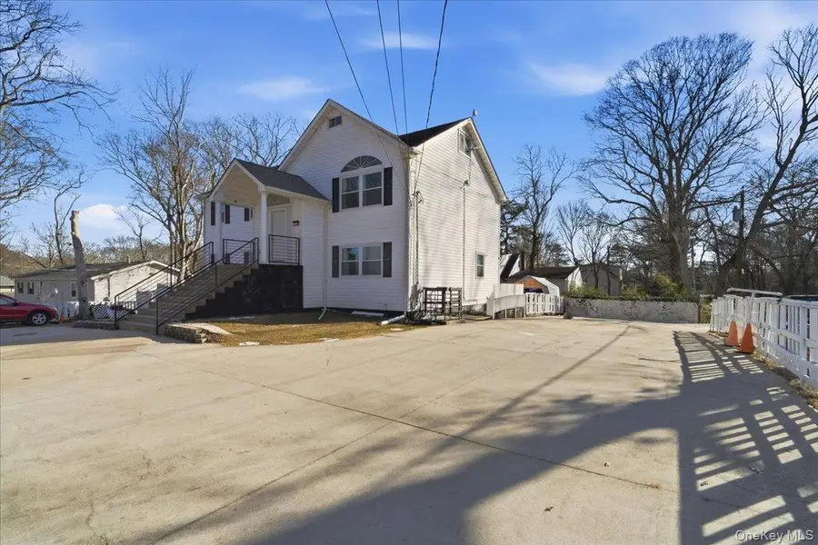 56 Park Lane, Medford, NY 11763 - Image #2
