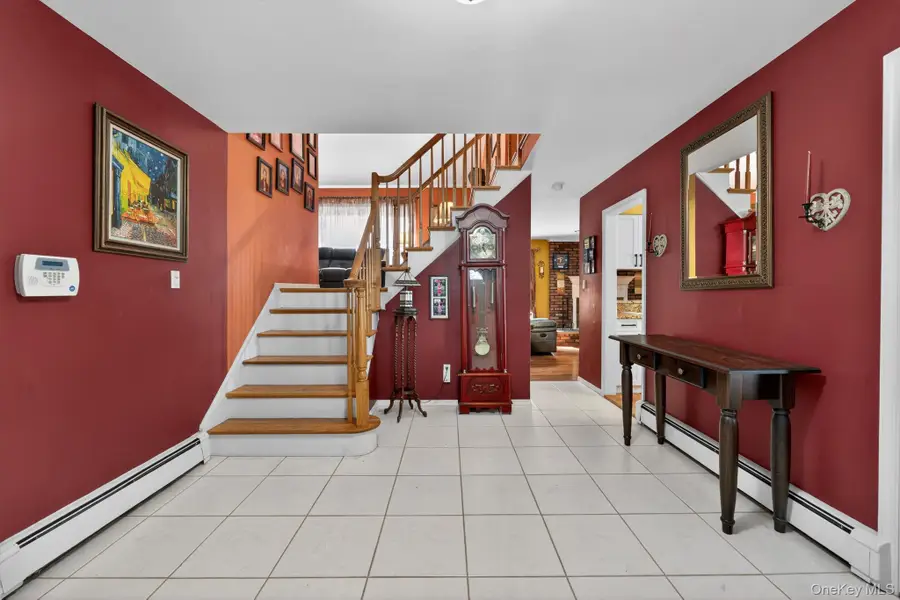 18 Hill Lane, Smithtown, NY 11787 - Image #2