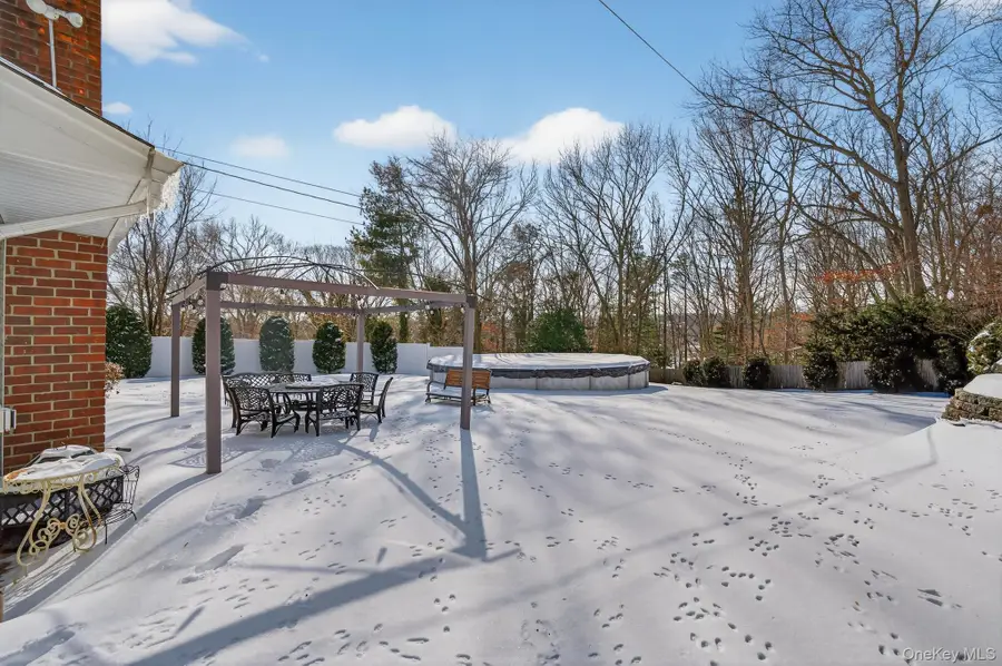 18 Hill Lane, Smithtown, NY 11787 - Image #3