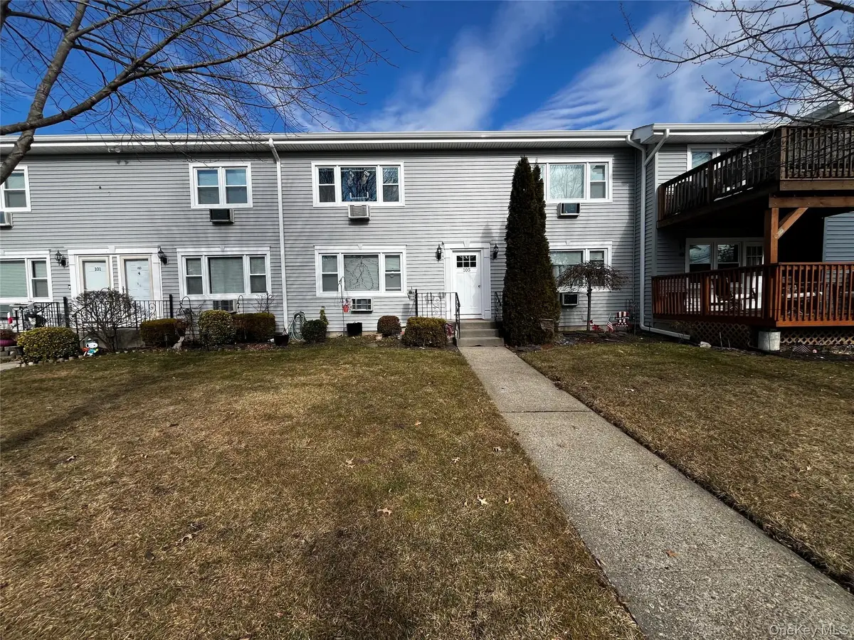 105 Finch Lane #1B, Islip, NY 11751 - Image #1