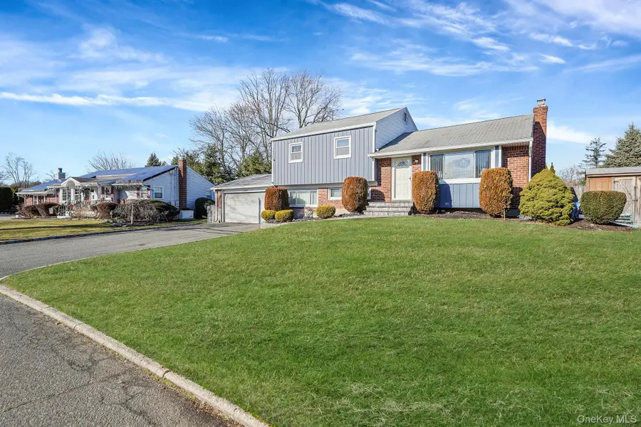 7 Marlowe Place, Greenlawn, NY 11740 - Image #2