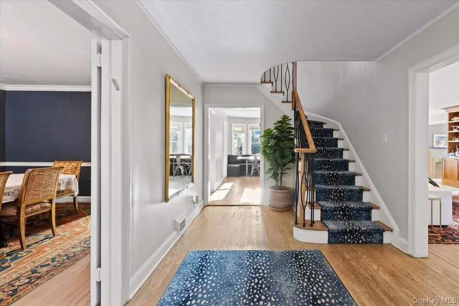 25 Pond Park Road, Great Neck, NY 11023 - Image #2