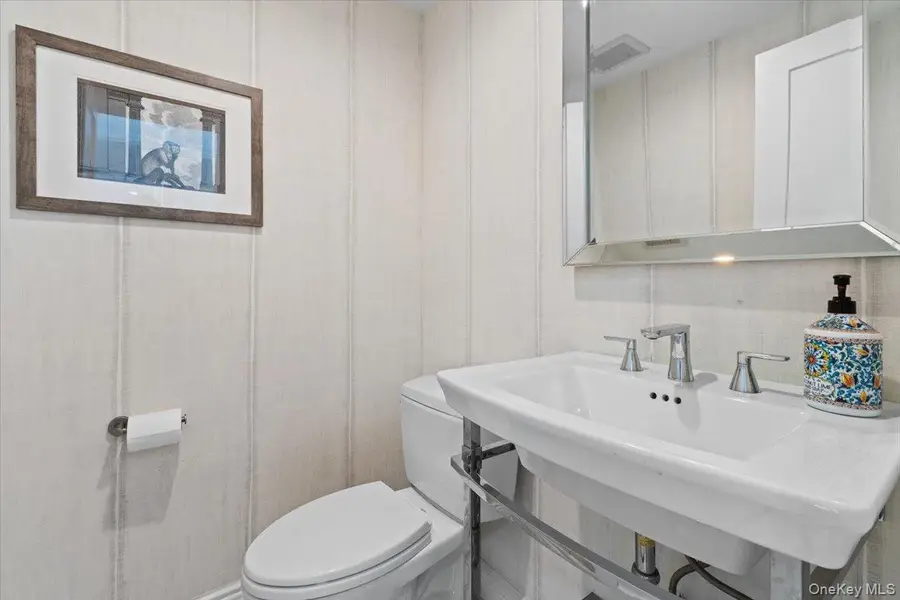 25 Pond Park Road, Great Neck, NY 11023 - Image #3