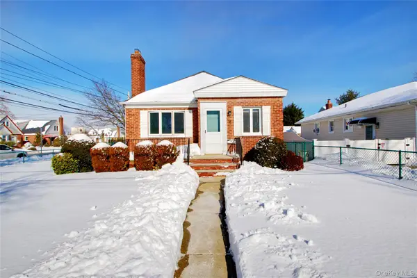 814 Benris Avenue, Franklin Square, NY 11010