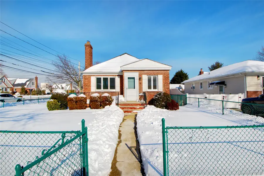 814 Benris Avenue, Franklin Square, NY 11010 - #2