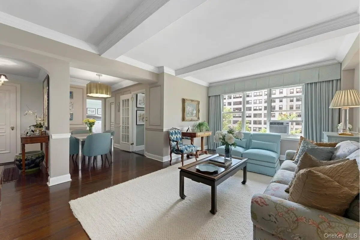400 E 52nd Street #8G, Manhattan, NY 10022 - Image #1