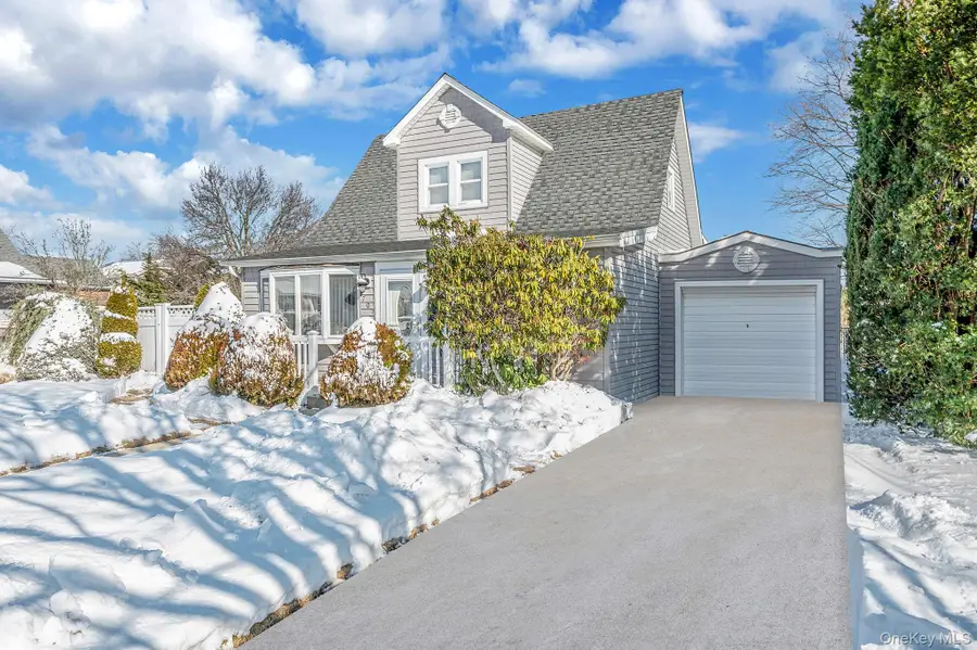 704 S 5th Street, Lindenhurst, NY 11757 - Image #3