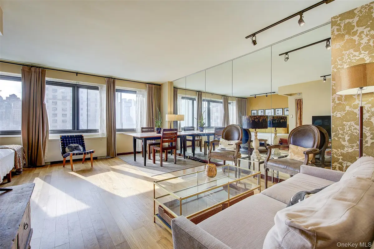 201 W 21st Street #9G, New York, NY 10011 - Image #1