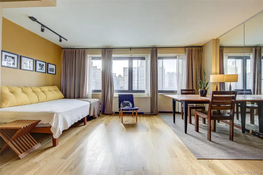 201 W 21st Street #9G, New York, NY 10011 - Image #2