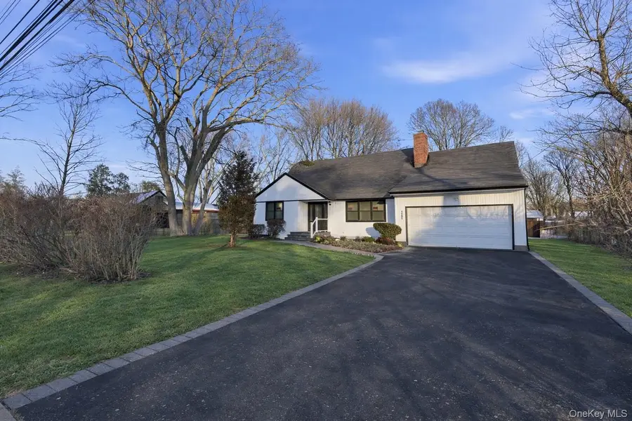 1395 Gardiner Drive, Bay Shore, NY 11706 - Image #2