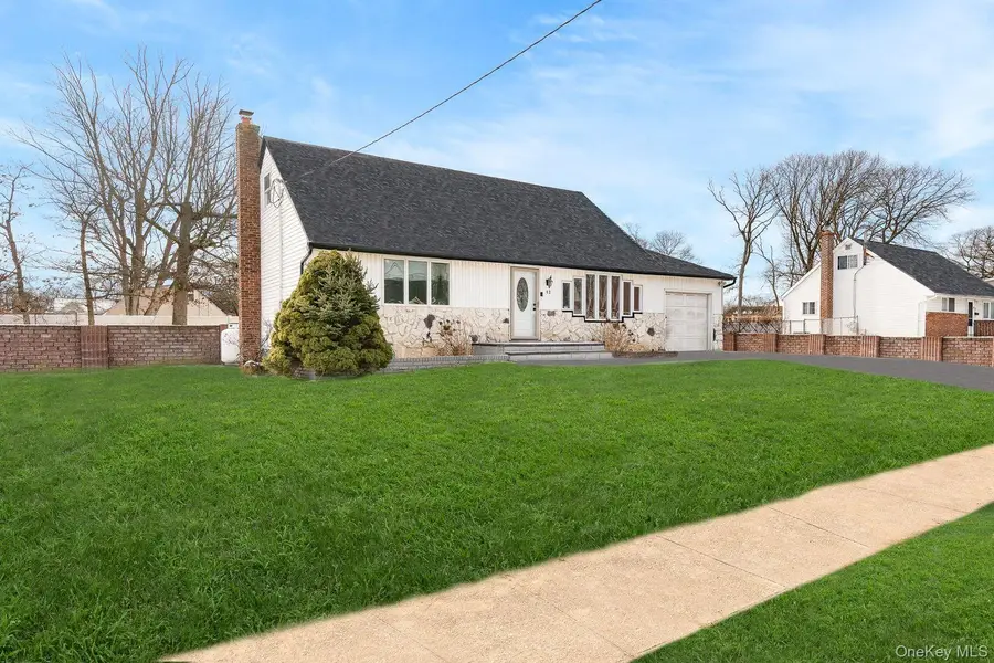 42 Ronald Drive N, Amityville, NY 11701 - Image #2