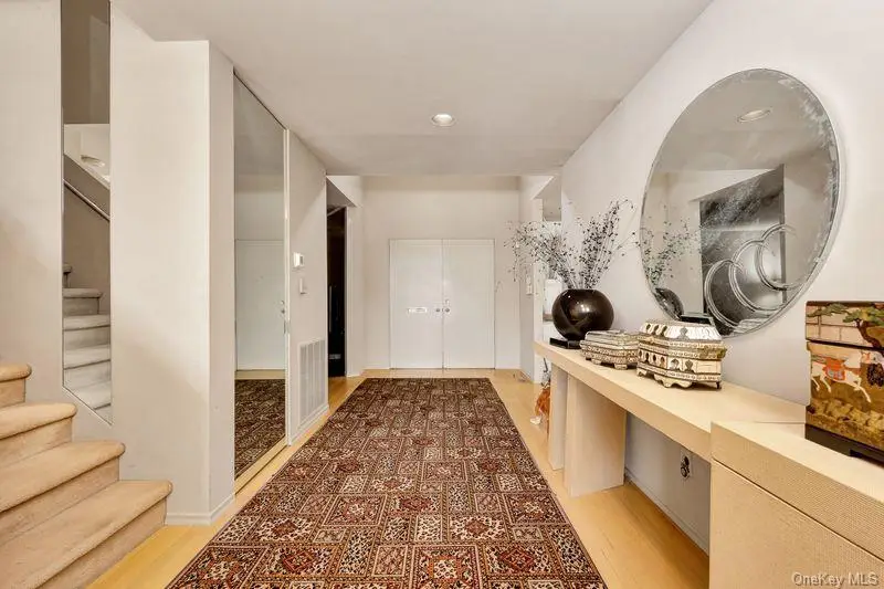 27 Fairway Drive, Manhasset, NY 11030 - #2