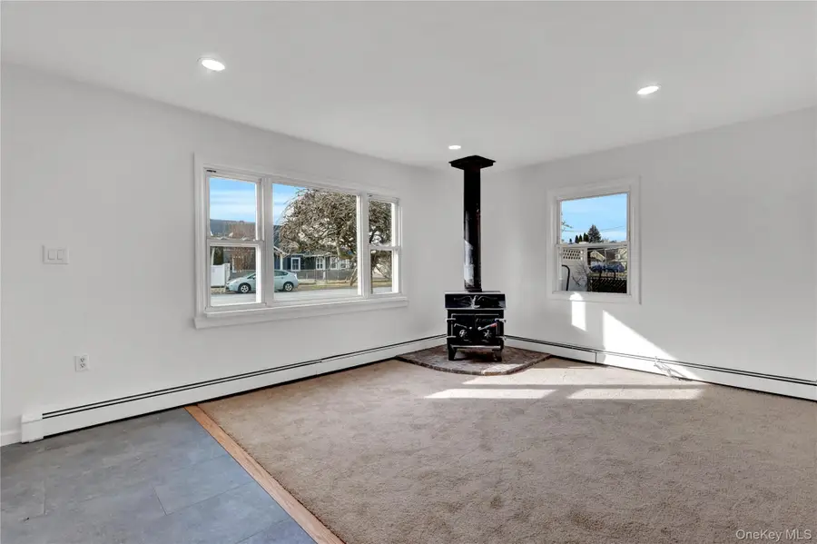 31 Bluespruce Road, Levittown, NY 11756 - Image #3