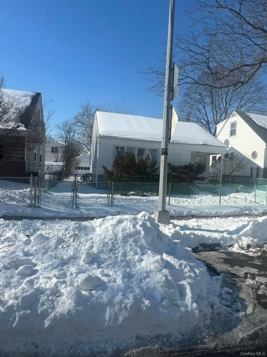 7950 262nd Street, Glen Oaks, NY 11004 - Image #2