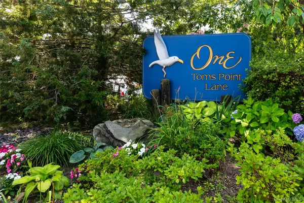 1 Toms Point Lane #apt C Building 1, Port Washington, NY 11050