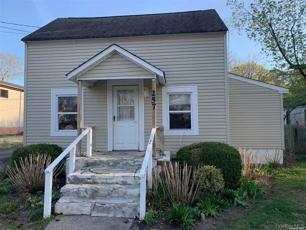 257 Flanders Road, Riverhead, NY 11901 - Image #1