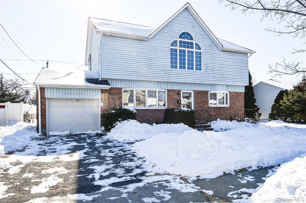 25 Westbury Avenue, Plainview, NY 11803 - Image #1