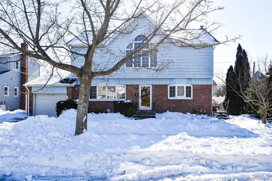 25 Westbury Avenue, Plainview, NY 11803 - Image #2