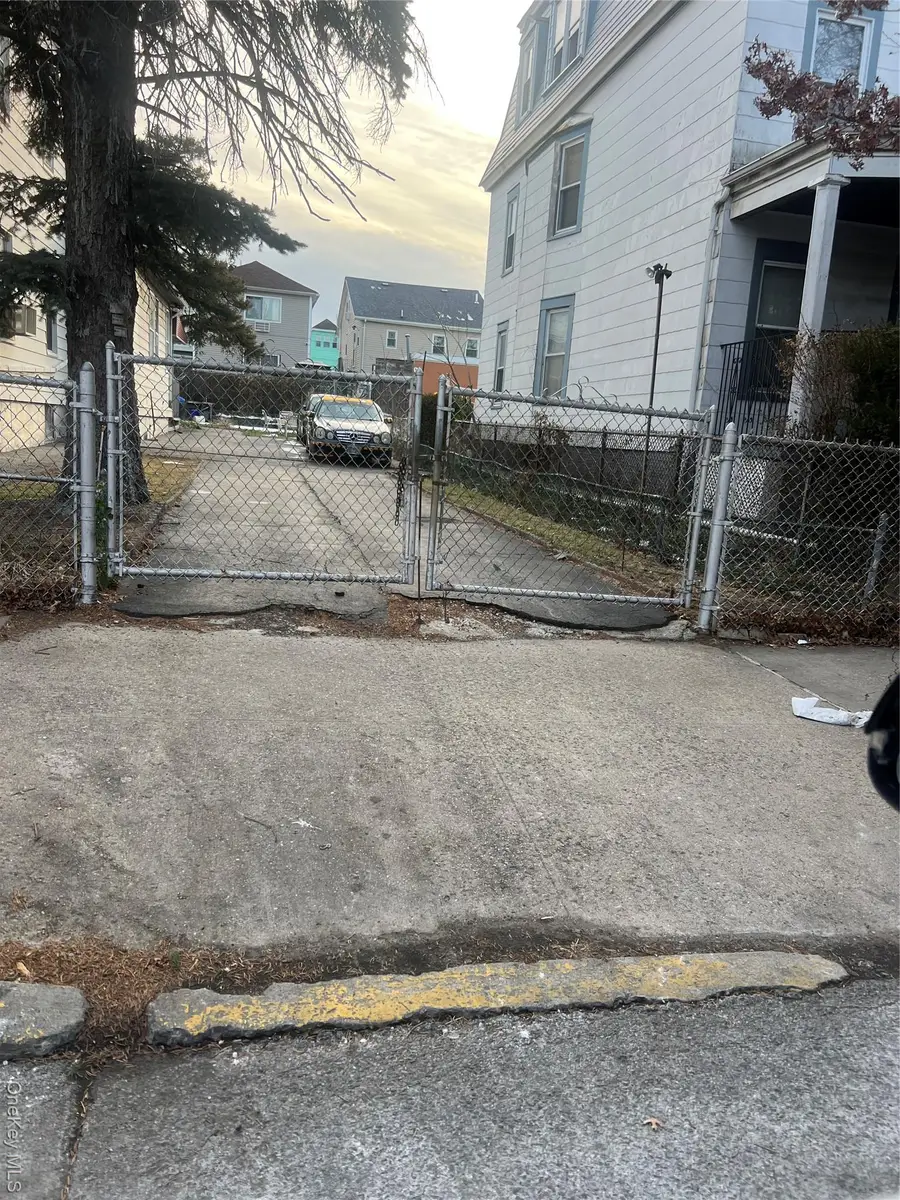 838 E 226 Th, Bronx, NY 10466 - Image #2