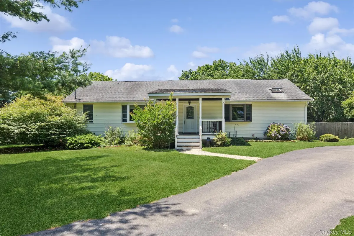 6205 Alvahs Lane, Cutchogue, NY 11935 - #1
