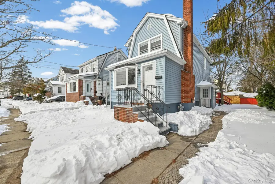 6 Pershing Avenue, Valley Stream, NY 11581 - #2