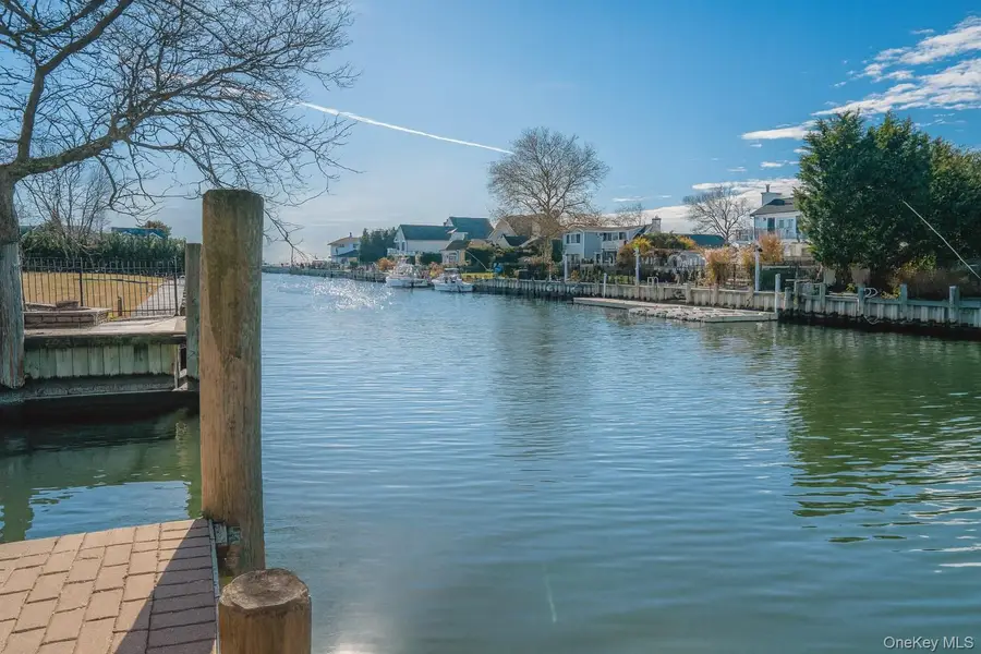 130 Wampum Lane, West Islip, NY 11795 - Image #3