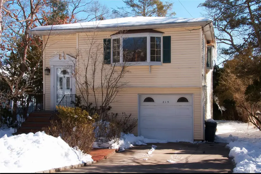 215 Lakeside Trail, Ridge, NY 11961 - Image #3