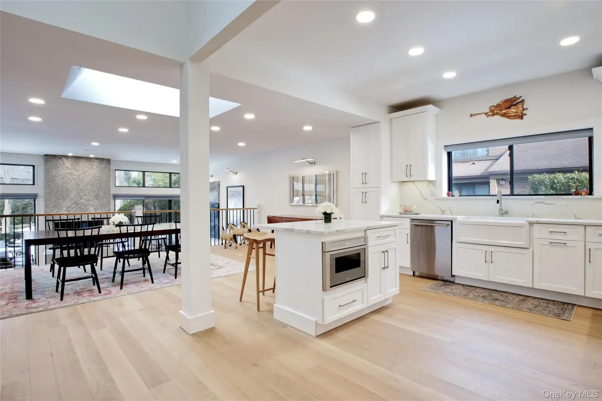 6 Frost Pond Drive, Roslyn, NY 11576 - #1