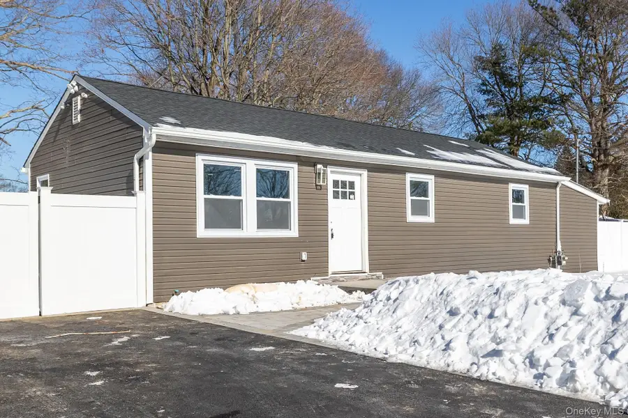 39 E Oakdale Street, Bay Shore, NY 11706 - Image #3