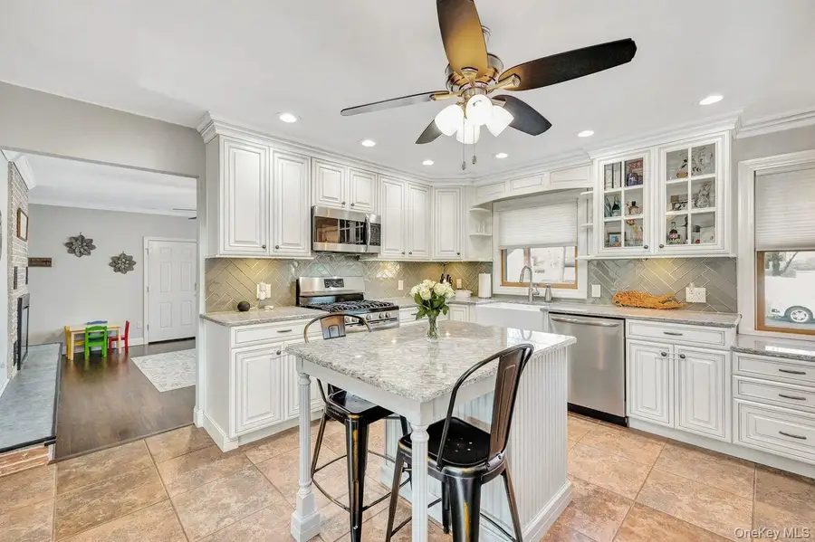 22 Wiggins Street, Ronkonkoma, NY 11779 - Image #2